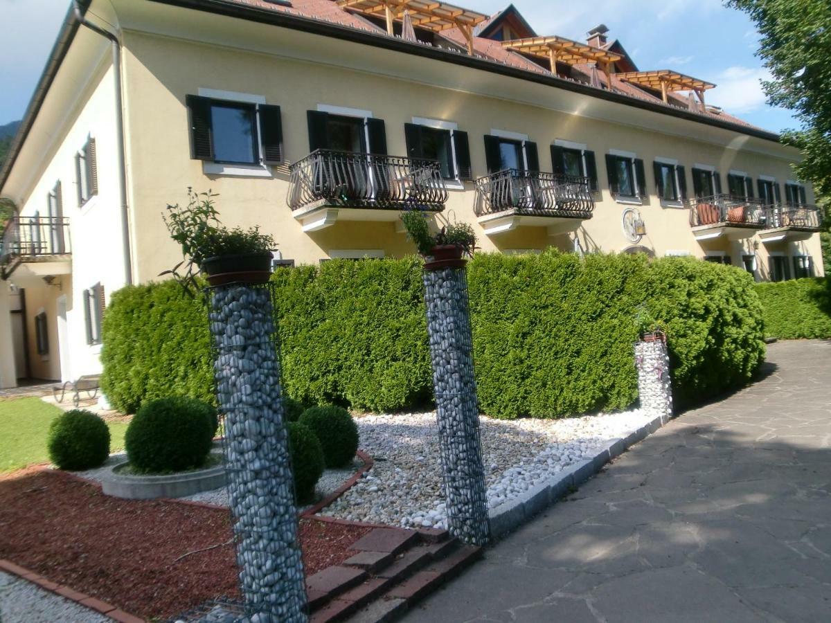 Garten- & Loggia-Appartement Herrenhaus Dellach im Drautal Bagian luar foto
