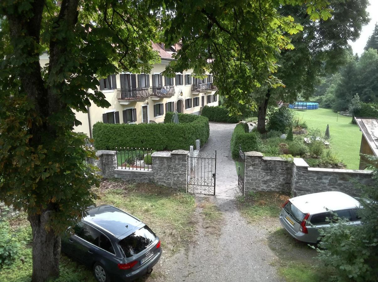 Garten- & Loggia-Appartement Herrenhaus Dellach im Drautal Bagian luar foto