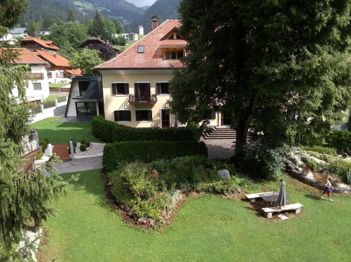 Garten- & Loggia-Appartement Herrenhaus Dellach im Drautal Bagian luar foto