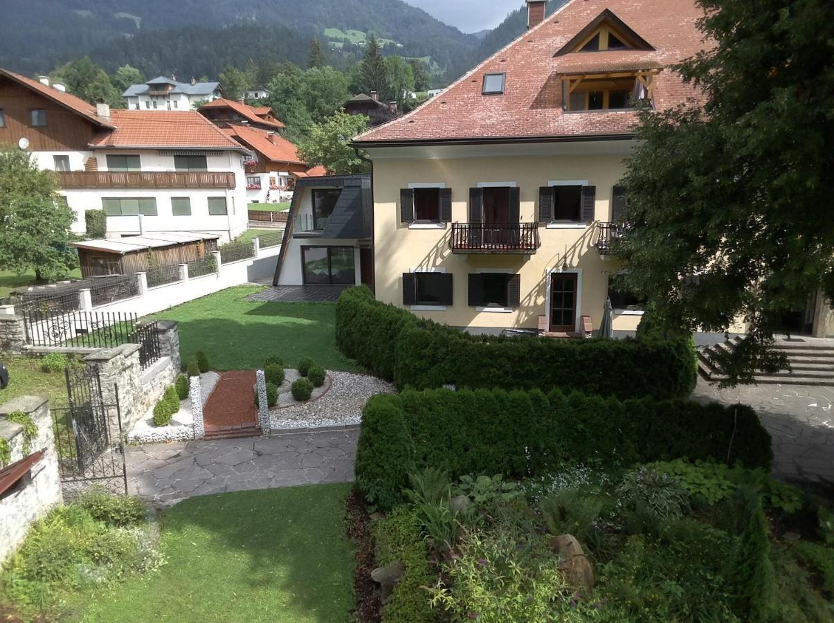 Garten- & Loggia-Appartement Herrenhaus Dellach im Drautal Bagian luar foto