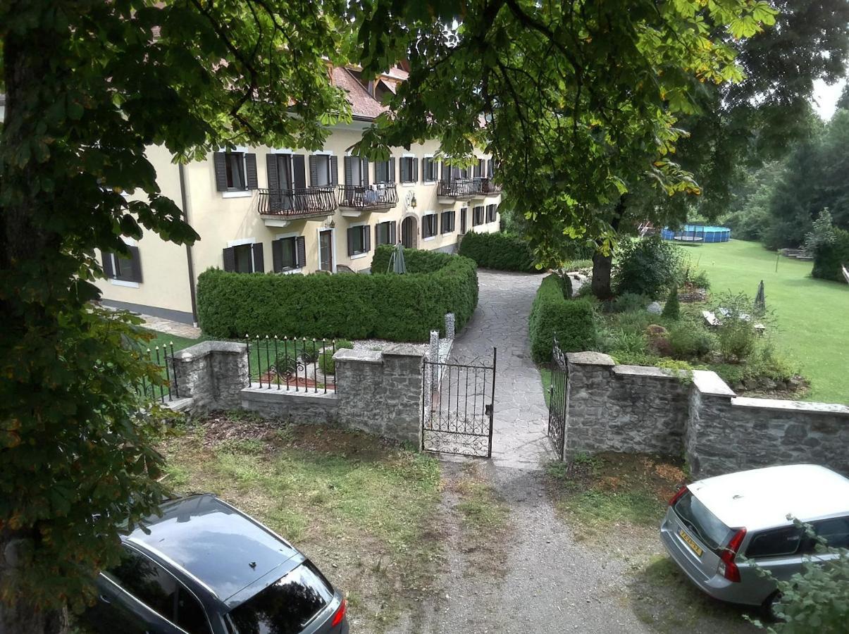 Garten- & Loggia-Appartement Herrenhaus Dellach im Drautal Bagian luar foto